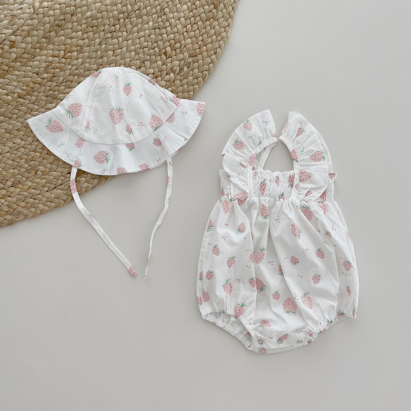 Body mit Erdbeeren und Sonnenhut | 3 - 24 Monate