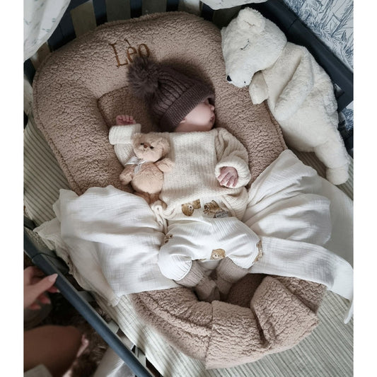 personalisiertes Babynest, beige in Teddyfell mit personalisiertem Namen/Aufschrift